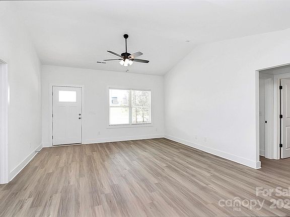 4th image of 872 Old Mocksville Rd #1