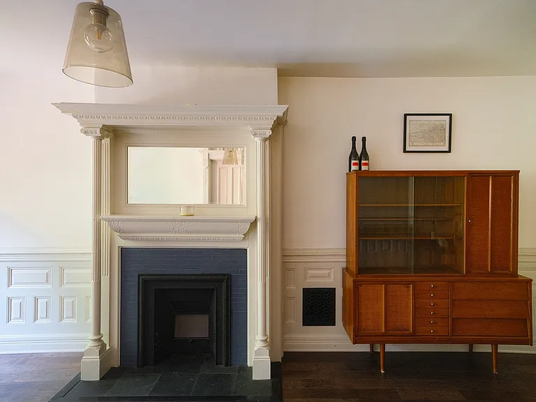 811 Halsey St #1 — Photo 4