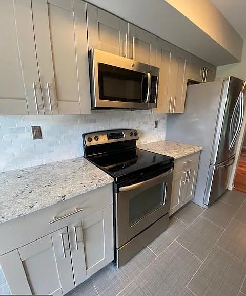 6704 Colonial Ct — Photo 3