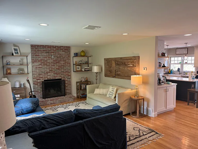 278 East St — Photo 4