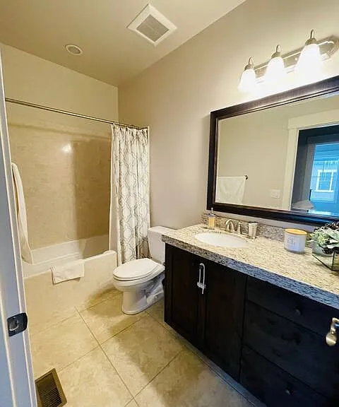 Upstairs second bathroom