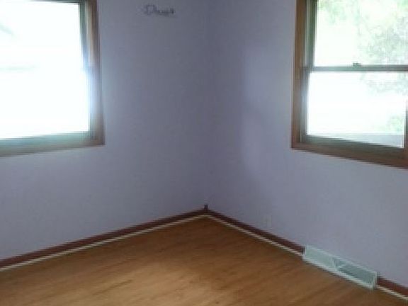 4th image of 3051 Fruitland Ave NE