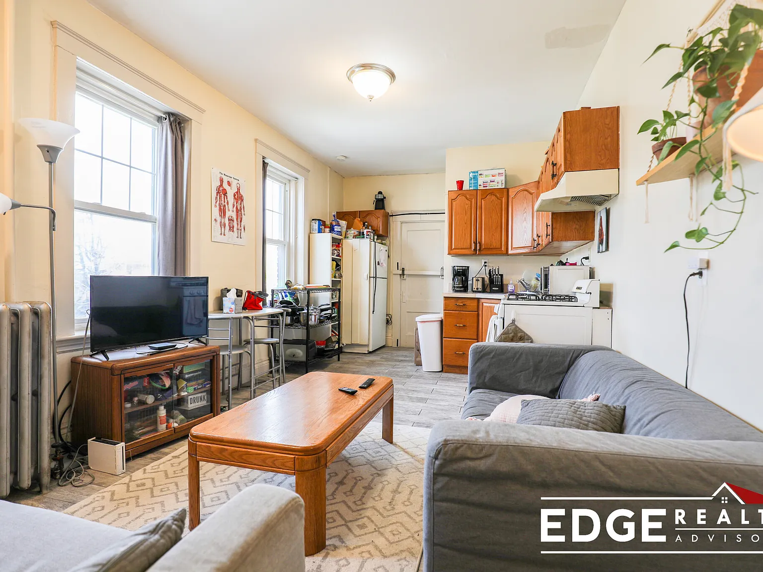 3 bed, 1100 sqft, $3,900 — Photo 2
