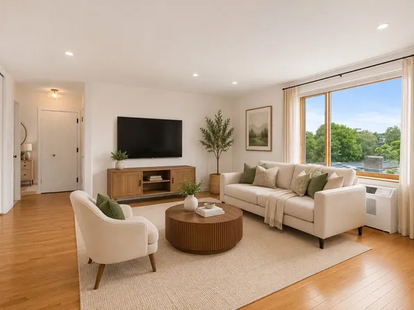 216 Saint Paul St APT 502, Brookline, MA 02446