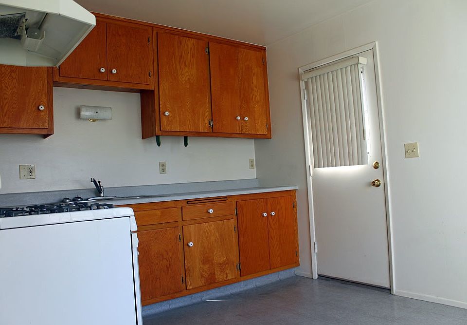 2nd image of 526 Bernard St APT D