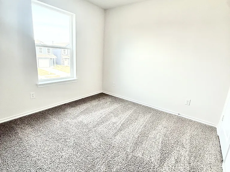 317 Cedar Ct — Photo 5