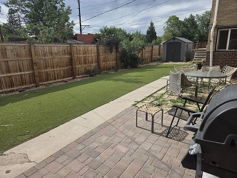 Shared backyard - BBQ provided and maintained by management