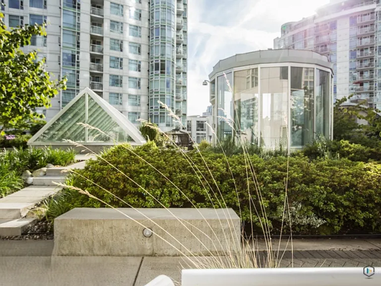 1111 Marinaside Cres #THN — Photo 29