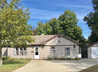 737 W Clinton St, Hastings, MI