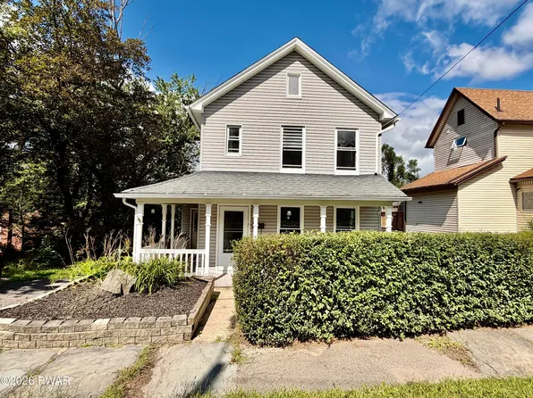 53 Grove St, Carbondale, PA 18407