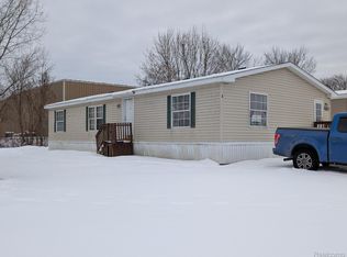 11413 Harbor Cv, Fenton, MI 48430