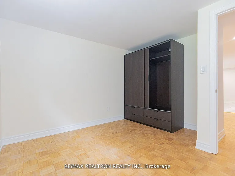 129 Sexton Cres #LOWER — Photo 11
