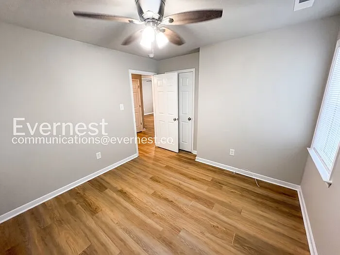 15801 Meridian Ave — Photo 11