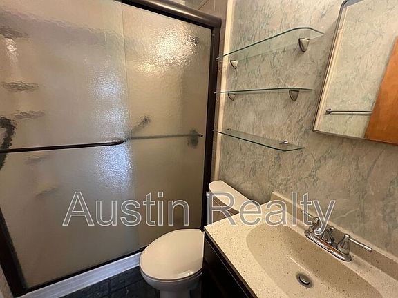 5th image of 4419 Lindscott Ave