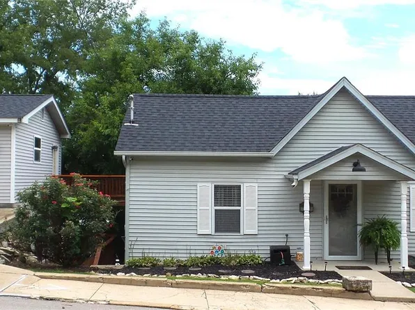 207 S 2nd St, De Soto, MO 63020