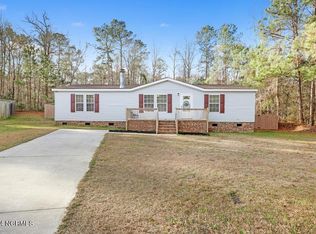 121 Poodle Ln, Holly Ridge, NC 28445