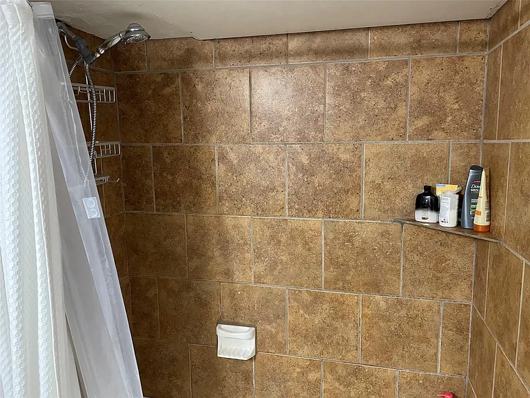 4303 Buena Vista St #202 — Photo 13
