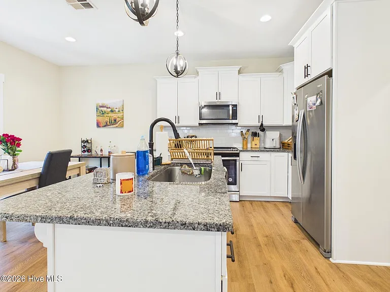 460 Clark St — Photo 11