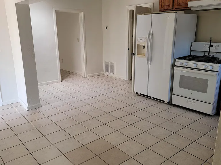 2726 N Estrella Ave — Photo 4