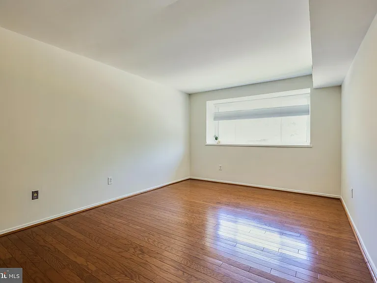 1643 Parkcrest Cir — Photo 13