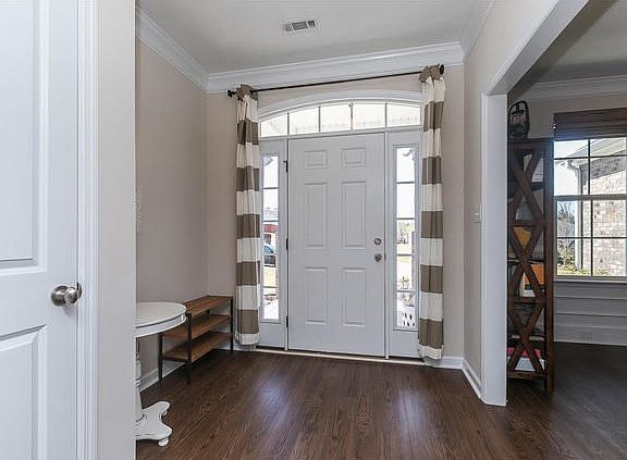 4th image of 715 Oakwood Ct
