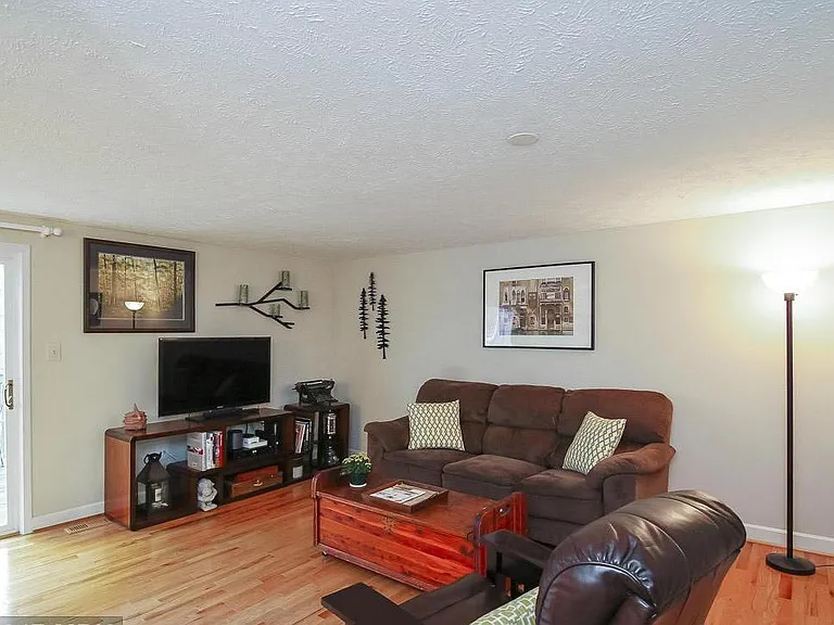 Living room left