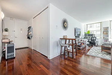 Rented by R New York