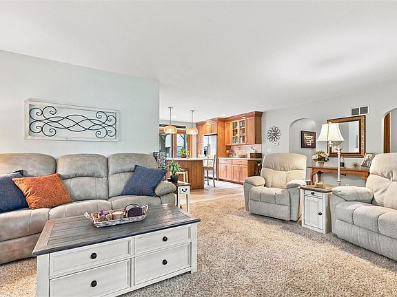 4th image of 2229 King Dr
