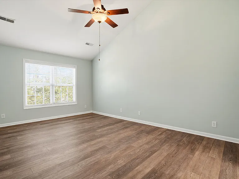 1152 Willoughby Ln — Photo 24