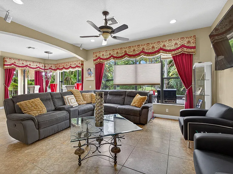 3501 Collonade Dr — Photo 10
