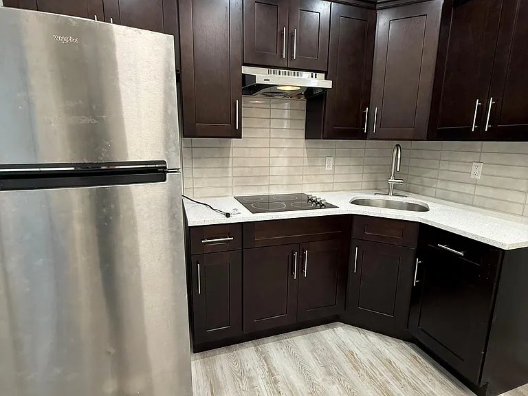 Gibson Pl — Photo 1