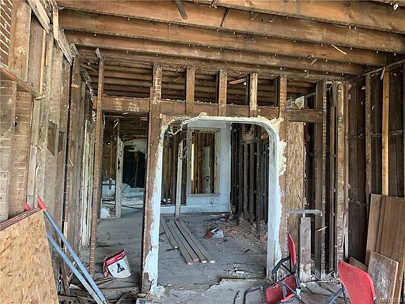 4th image of 762 E Eagle St