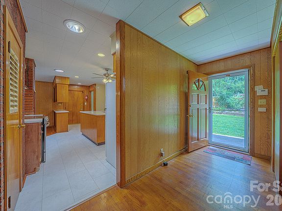 5th image of 105 Alexander Ave