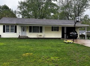 415 S Genoa St, Genoa, IL 60135