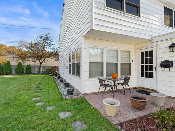 47 Hampton Grn, Staten Island, NY 10312