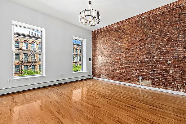 1st image of 527 Manhattan Ave #3