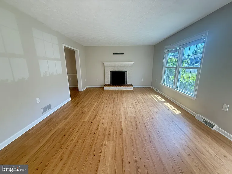 824 Appleseed Ct — Photo 4