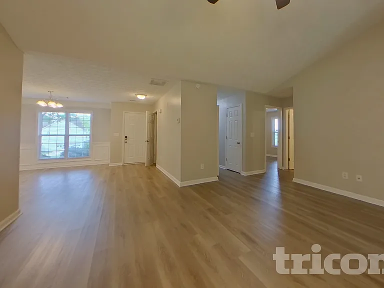 20 E Lawn Dr — Photo 3