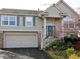 17 Longbow Ct, South Elgin, IL 60177