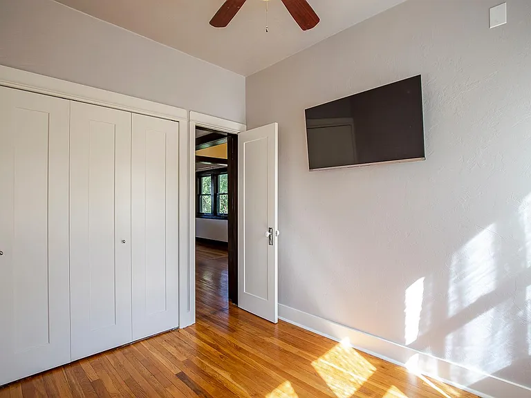 2210 E Helen St — Photo 18