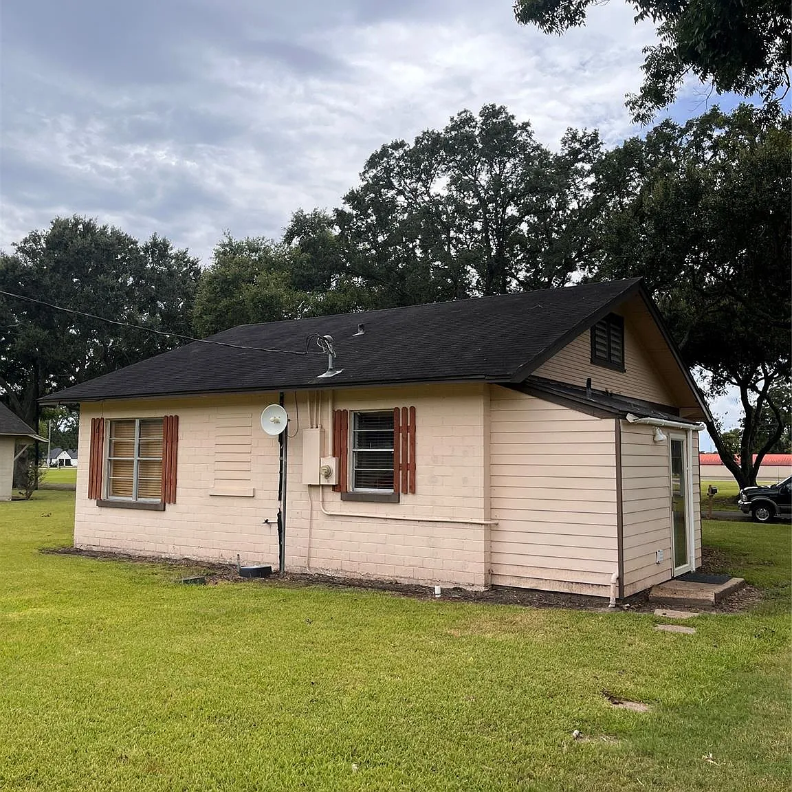 2 bed, 1.0 bath, 960 sqft, $1,300 — Photo 3