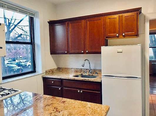 1st image of 2170 Crescent St APT B5