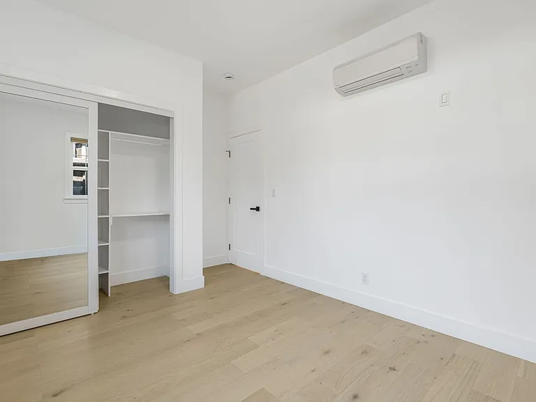 1217 Hester Ave — Photo 4