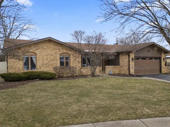 810 Glen Crest Dr, Glen Ellyn, IL 60137