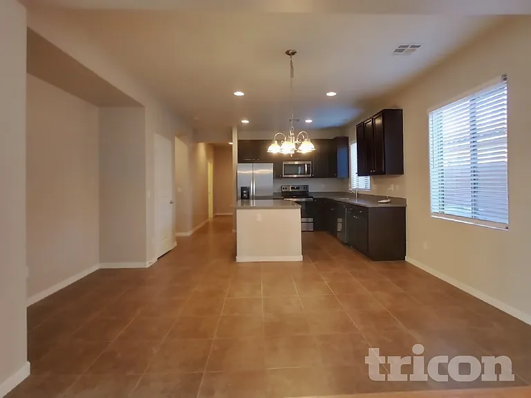 880 W Busa Dr — Photo 4