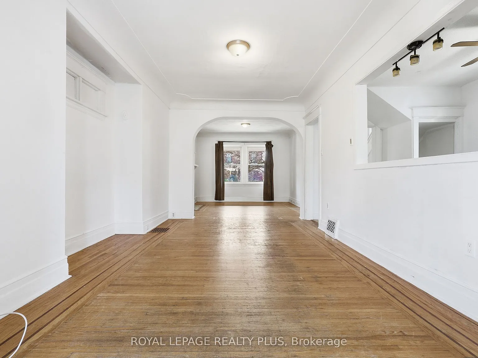 4 bed, $2,500 — Photo 4