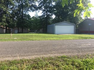 19754 Oak Dr, Carlyle, IL 62231