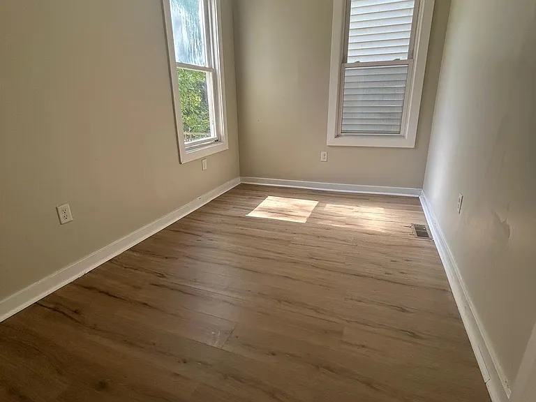 139 N 11th St #1R — Photo 1