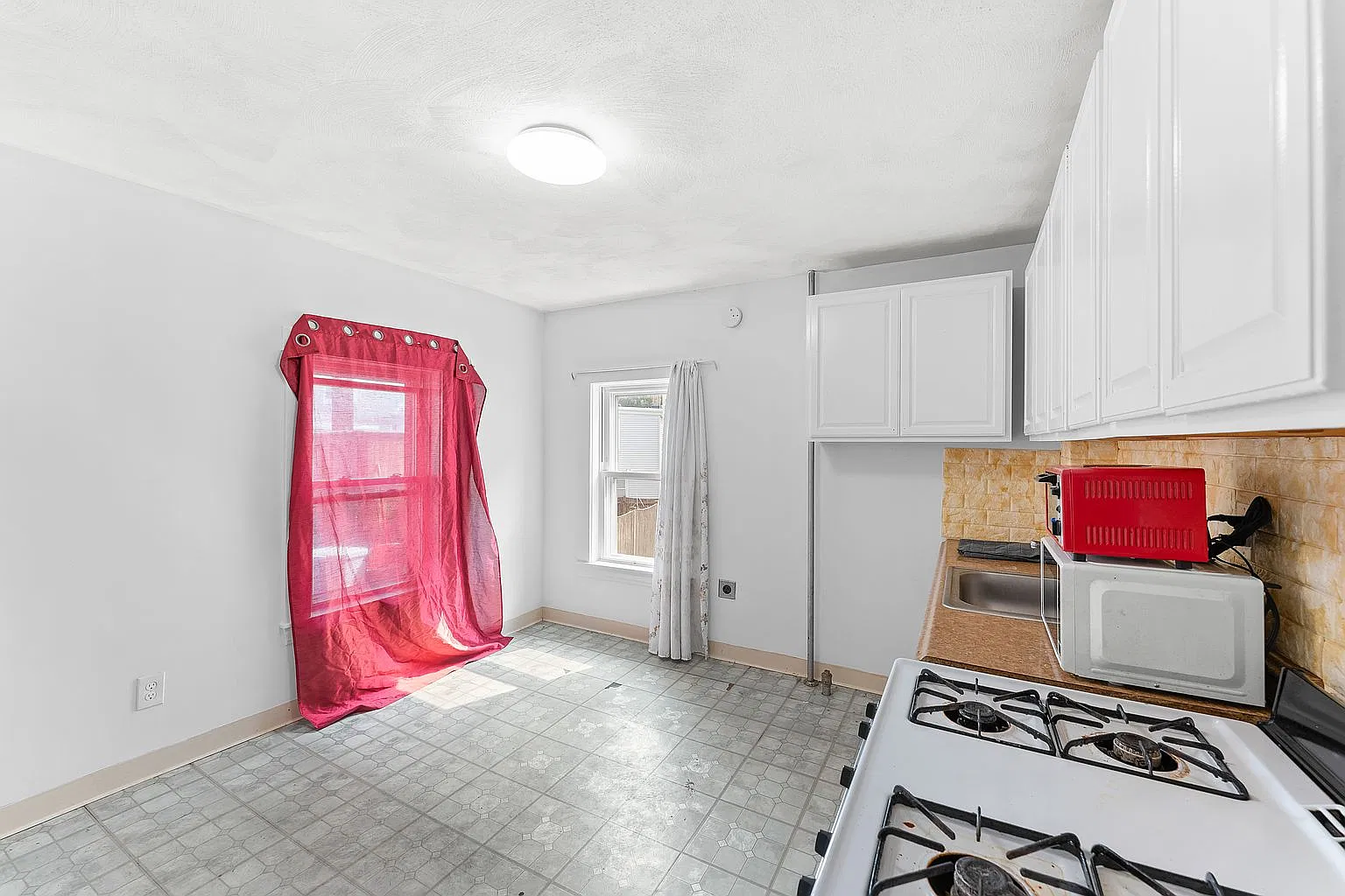 3 bed, $1,100 — Photo 1