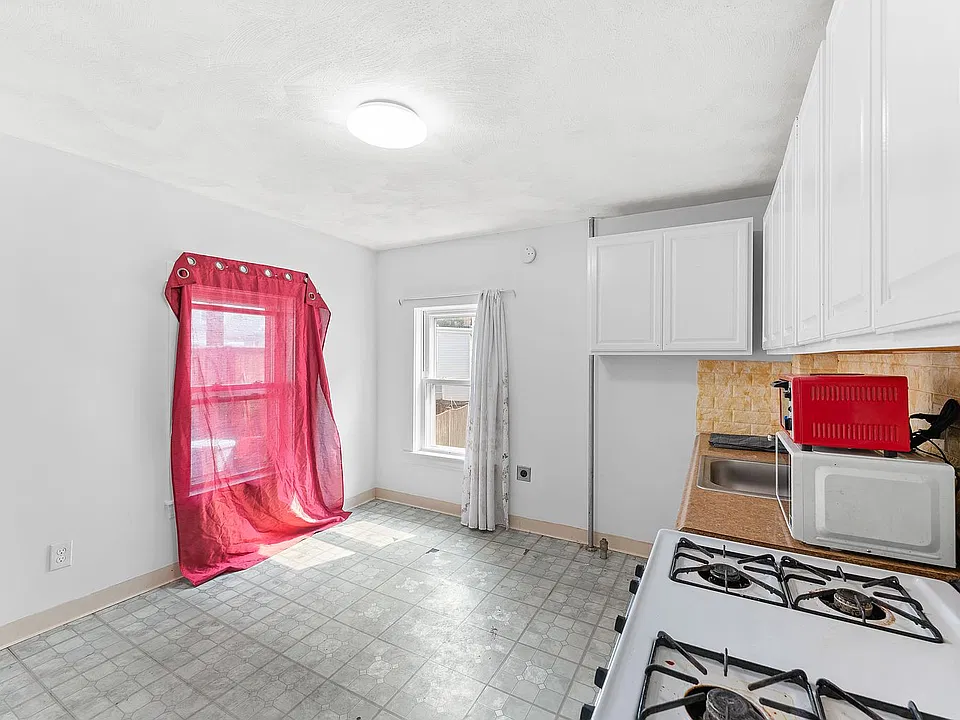 50 Moore St #2R-1
